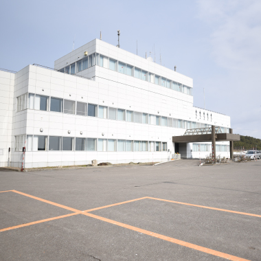 六ヶ所輸送事業所外観